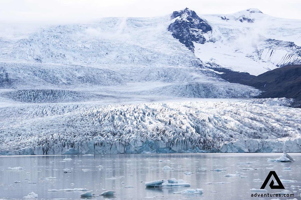 fjallsarlon lagoon glacier close up view