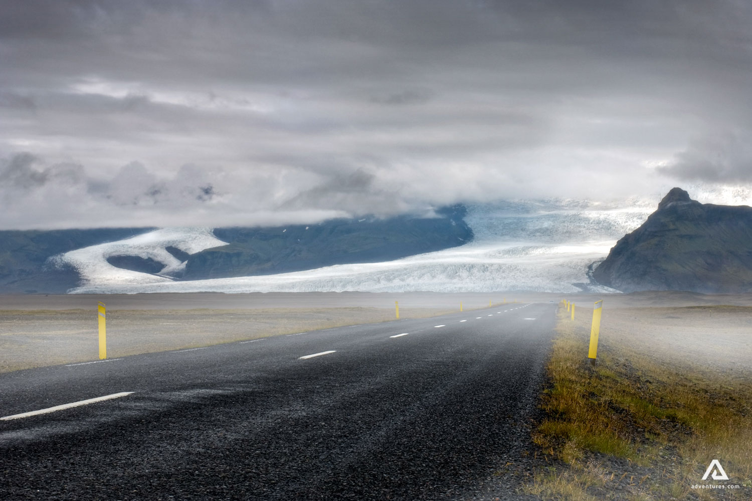 road near vatnajokull glacier in iceland