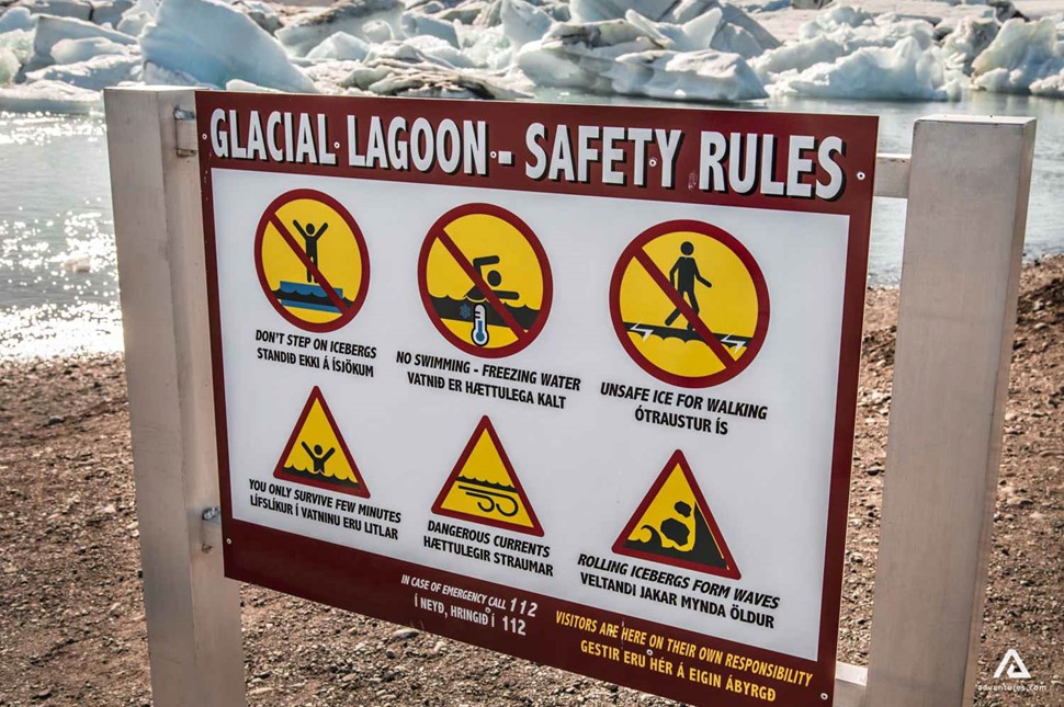 safety danger sign at glacier lagoon in jokulsarlon