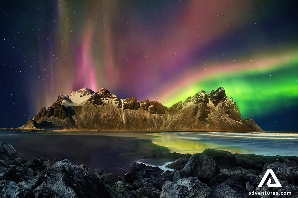 aurora borealis above vestrahorn mountain