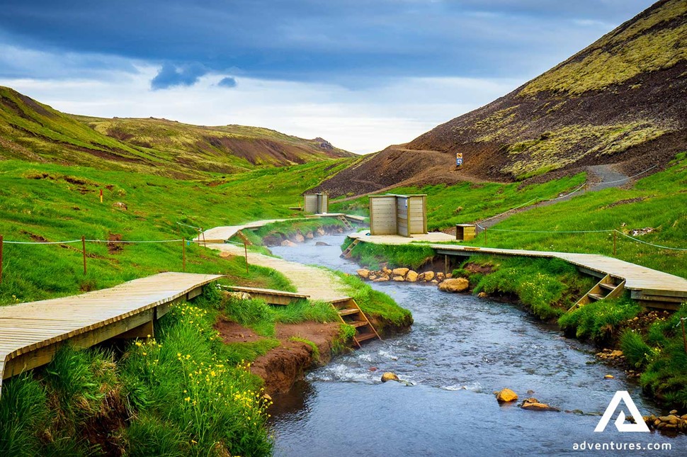 walking paths around reykjadalur valley