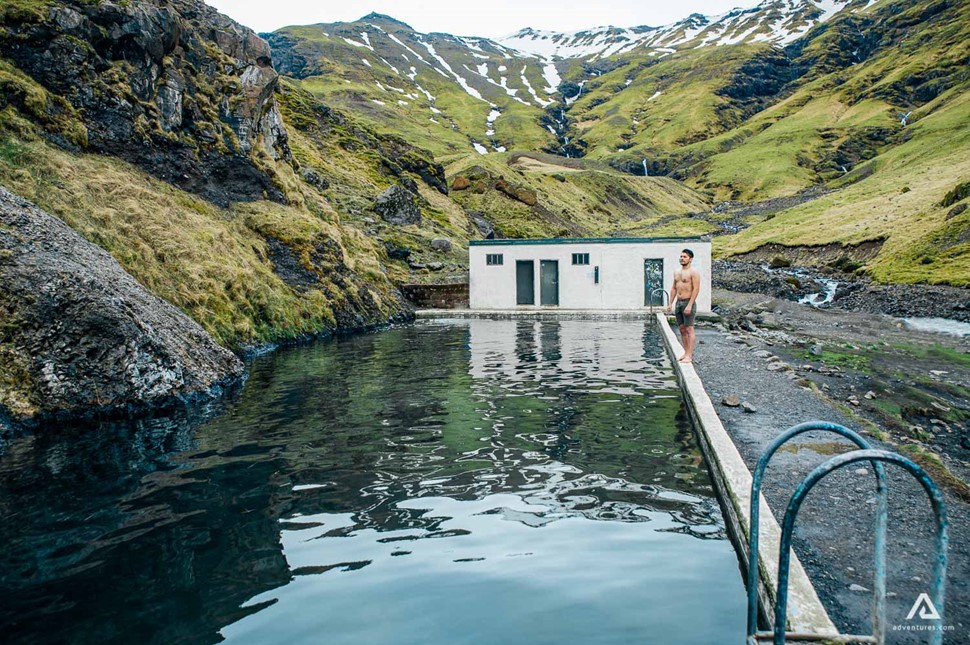 hot thermal spring pool seljavallalaug in iceland
