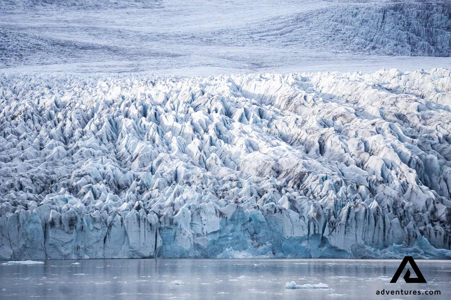Close up picture of Fjallsjokull glacier from Fjallsarlon
