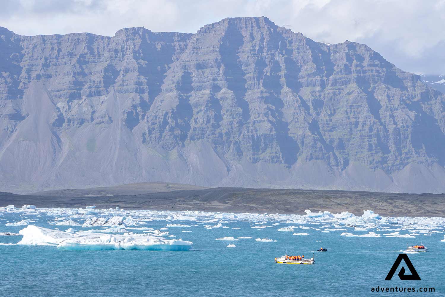 amphibian and zodiac boat tours in Jokulsarlon glacier lagoon