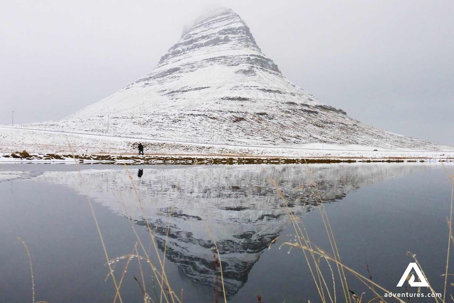 kirkjufell mountain reflection