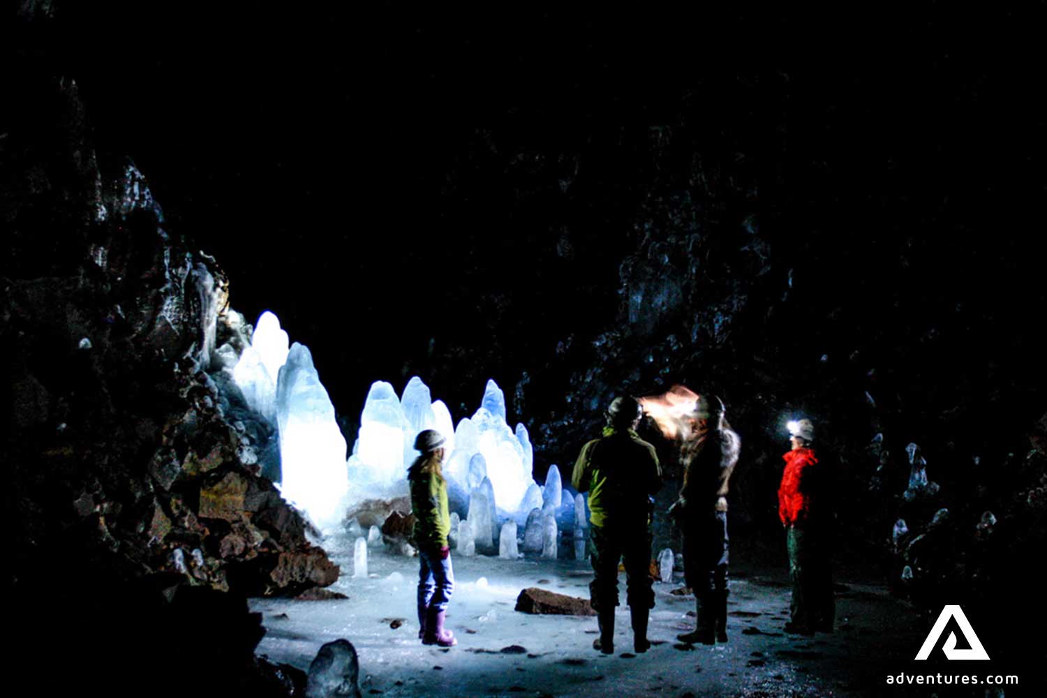guide talking about lava caves in iceland