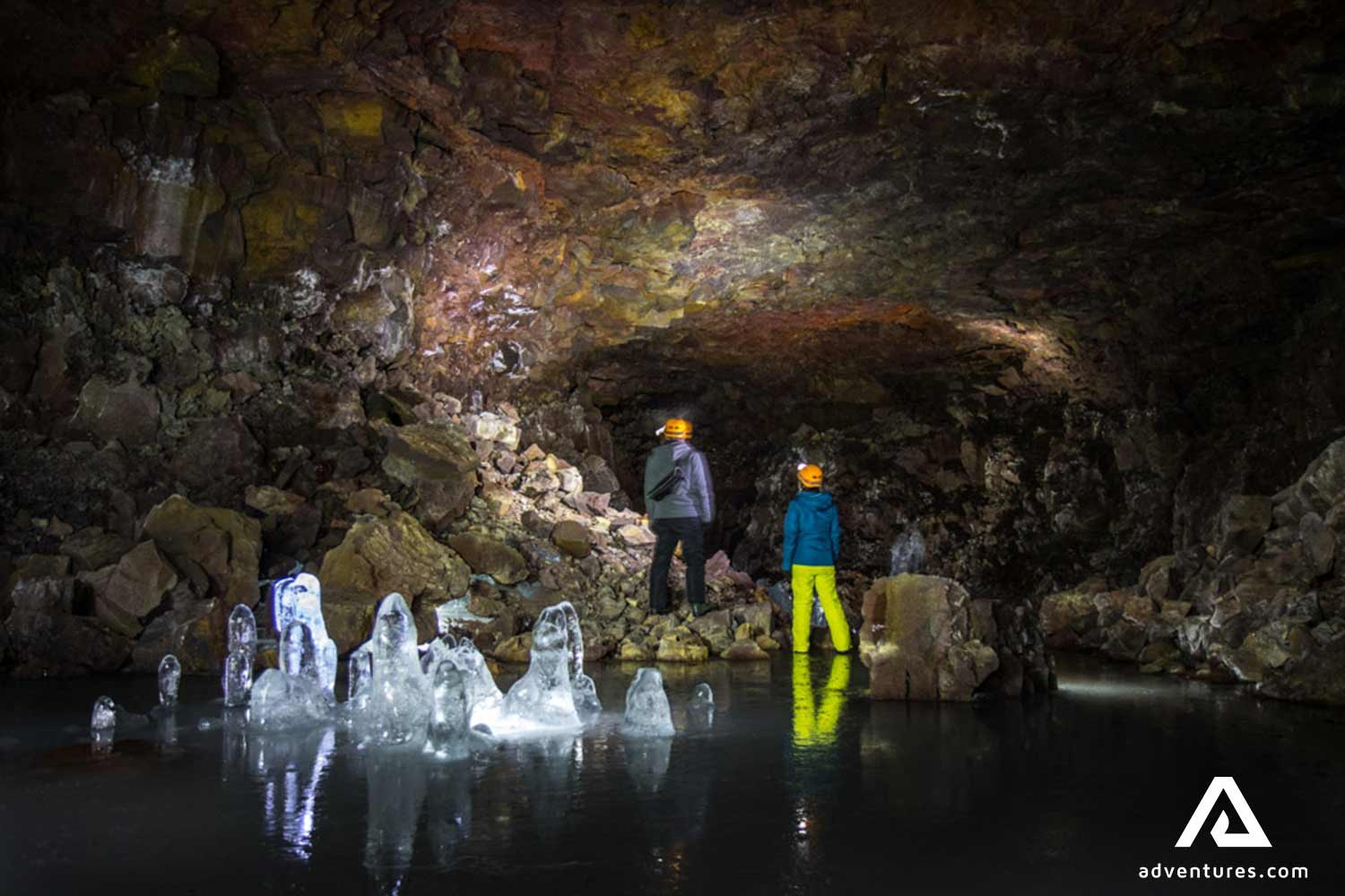 walking around Lofthellir 