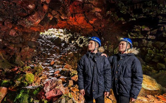 Le Roi des Grottes – Exploration d’un tunnel de lave