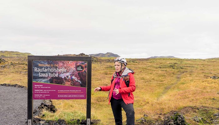 guide talking about lava caves in Reykjanes