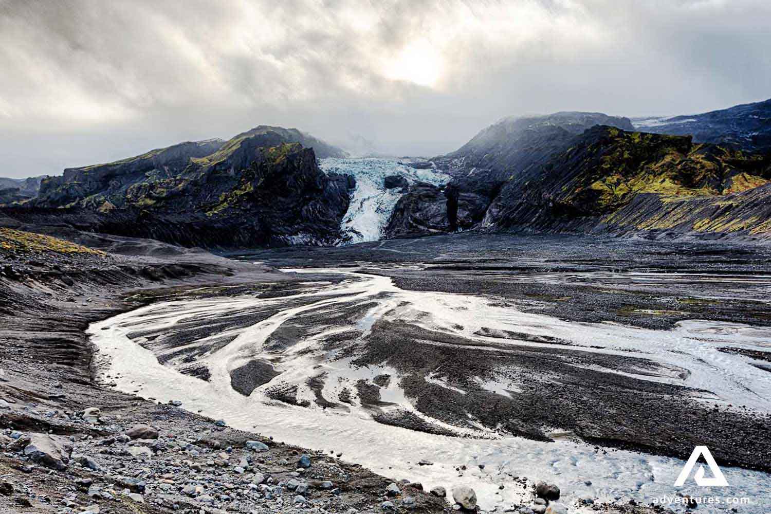 glacier view near eyjafjallajokull in south coast