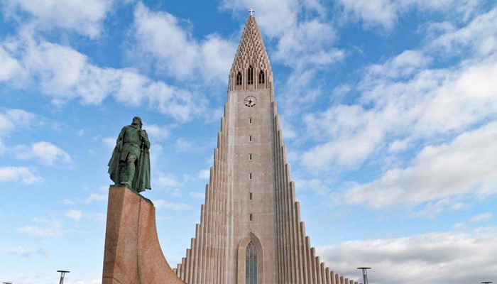 hallgrimskirkja church in reykjavik in iceland