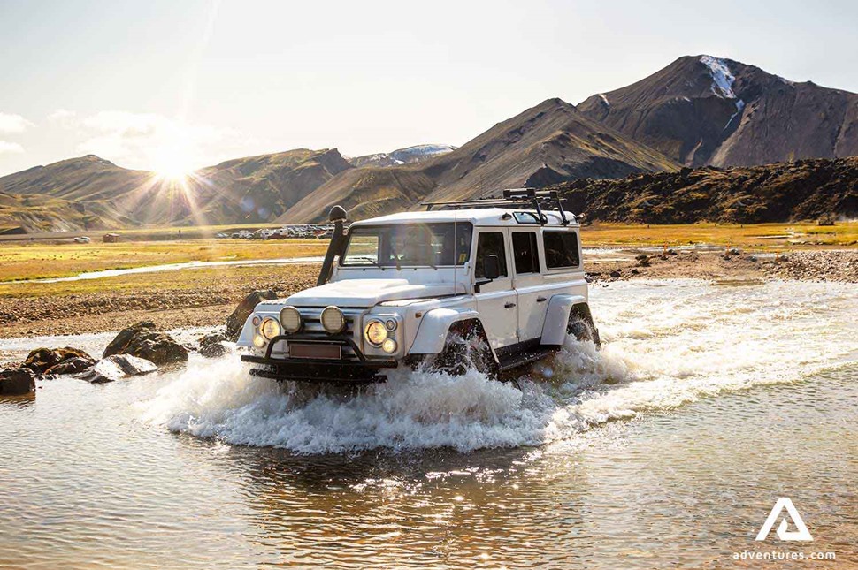 4x4 offroad driving in iceland in highlands