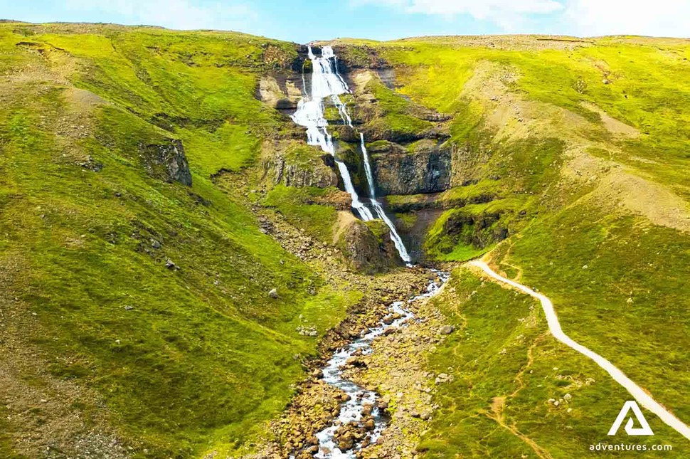 view of rjukandi waterfall in summer
