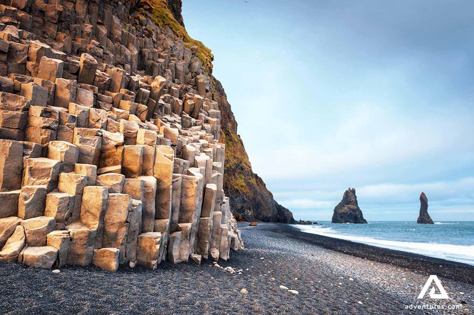 basalt columns in reynisfjara black sand beach