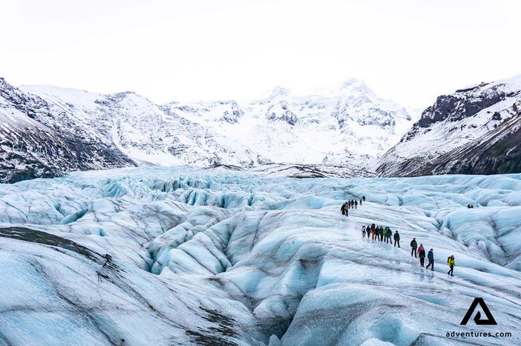two big groups glacier hiking svinafellsjokull two big groups glacier hiking svinafellsjokull glacier