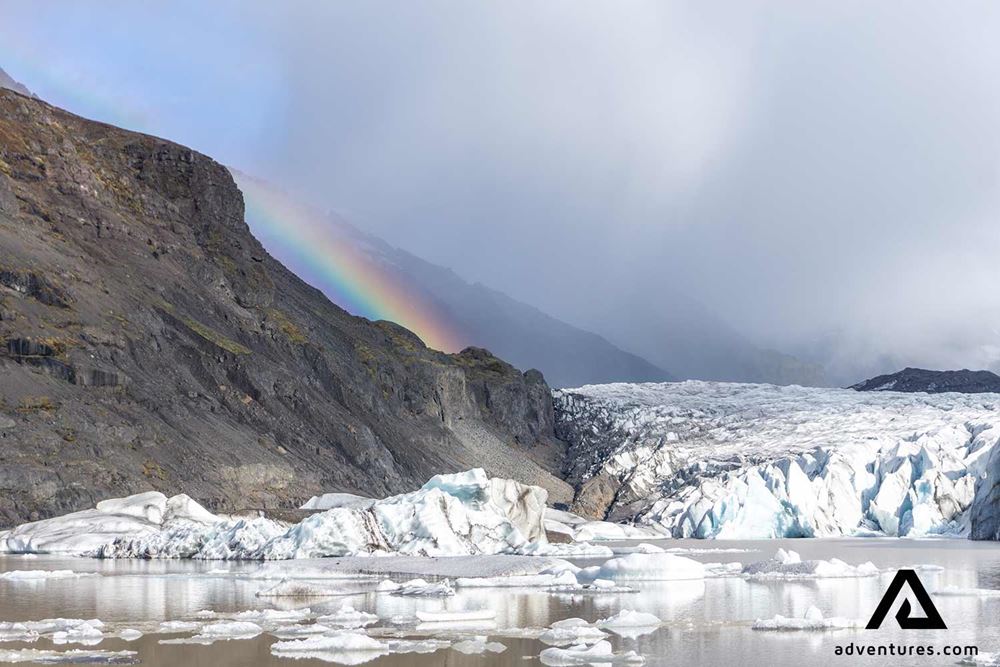 svinafellsjokull glacier with a rainbow
