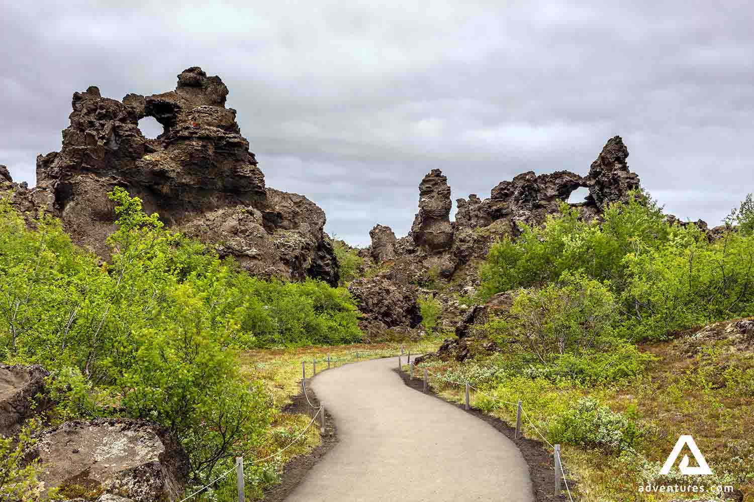 pathway in dimmuborgir