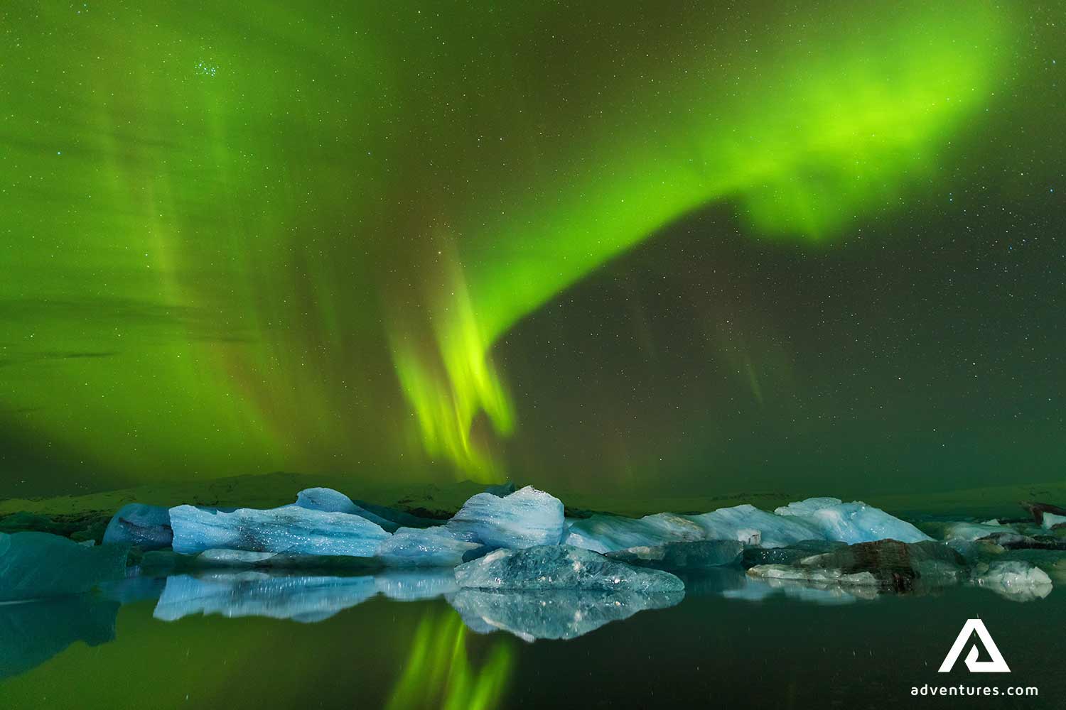 northern lights in jokulsarlon 