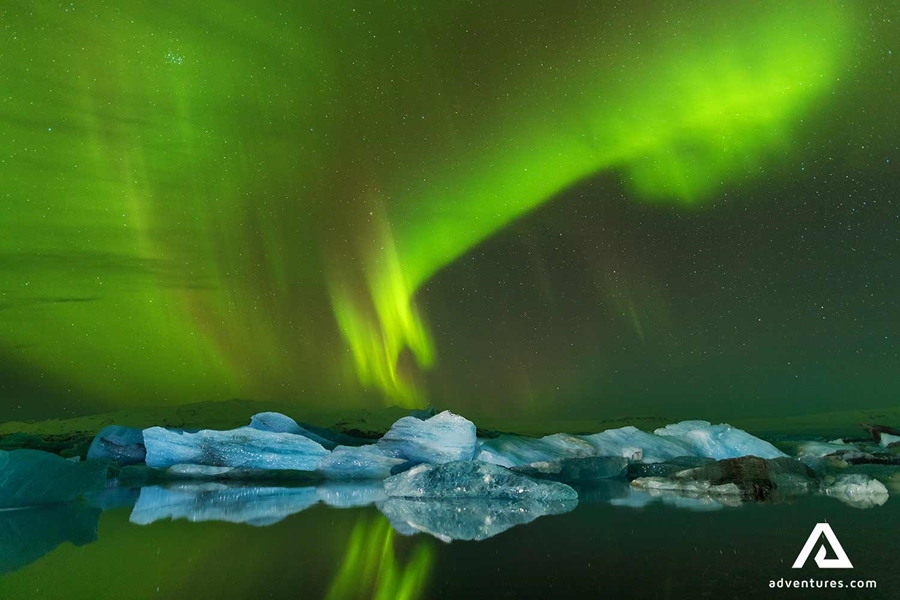 bright aurora borealis above jokulsarlon