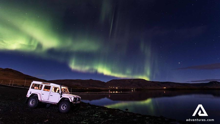 northern lights watching with a super jeep