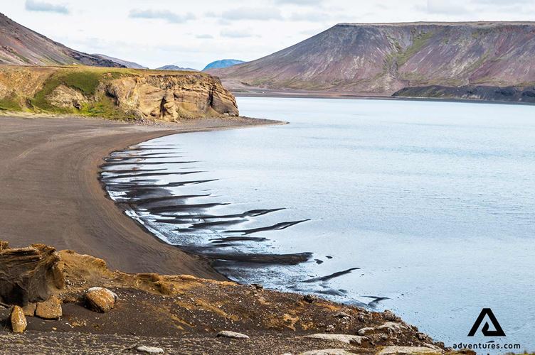 beach at kleifarvatn lake black sand beach at kleifarvatn lake
