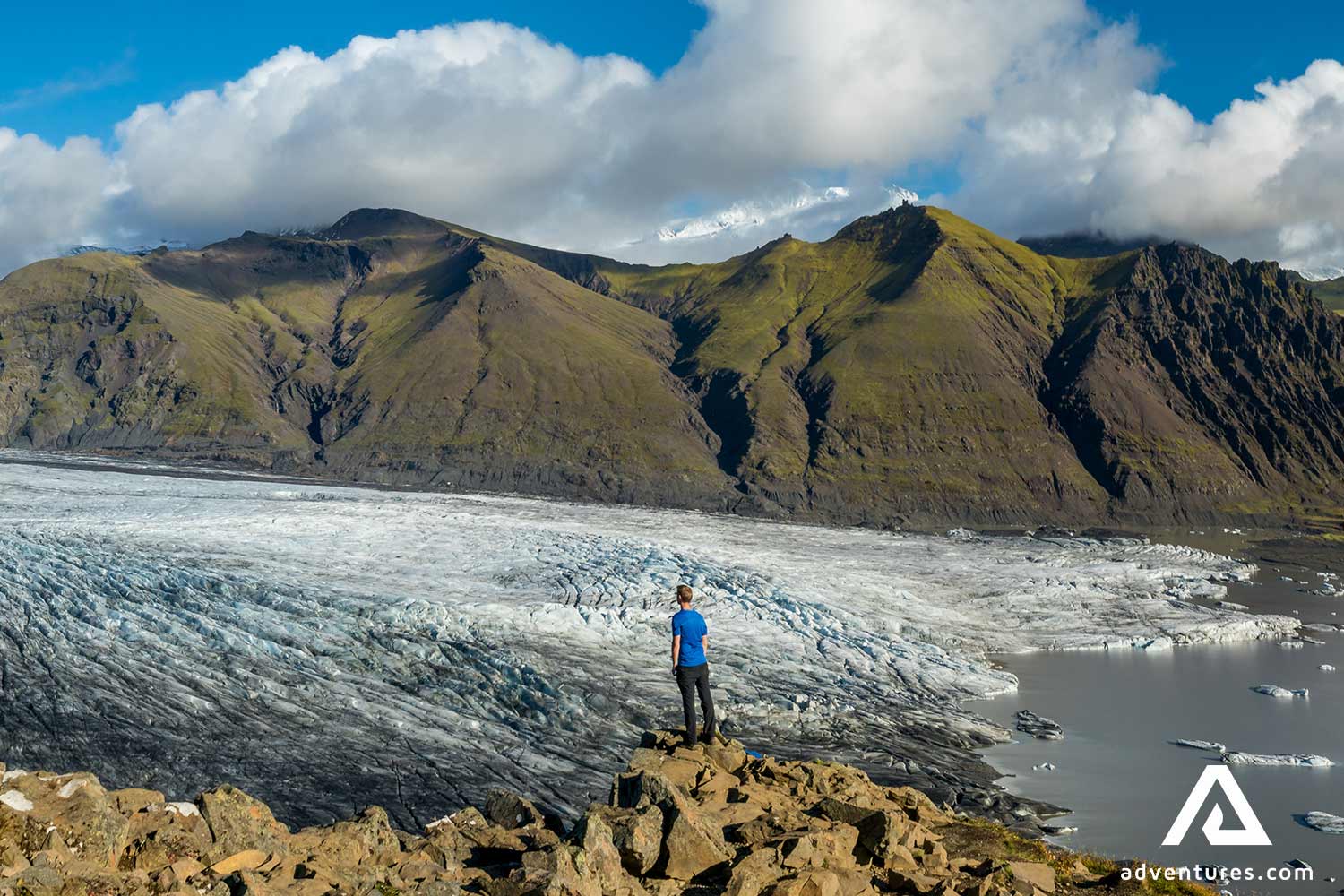 man standing above skaftafellsjokull glacier