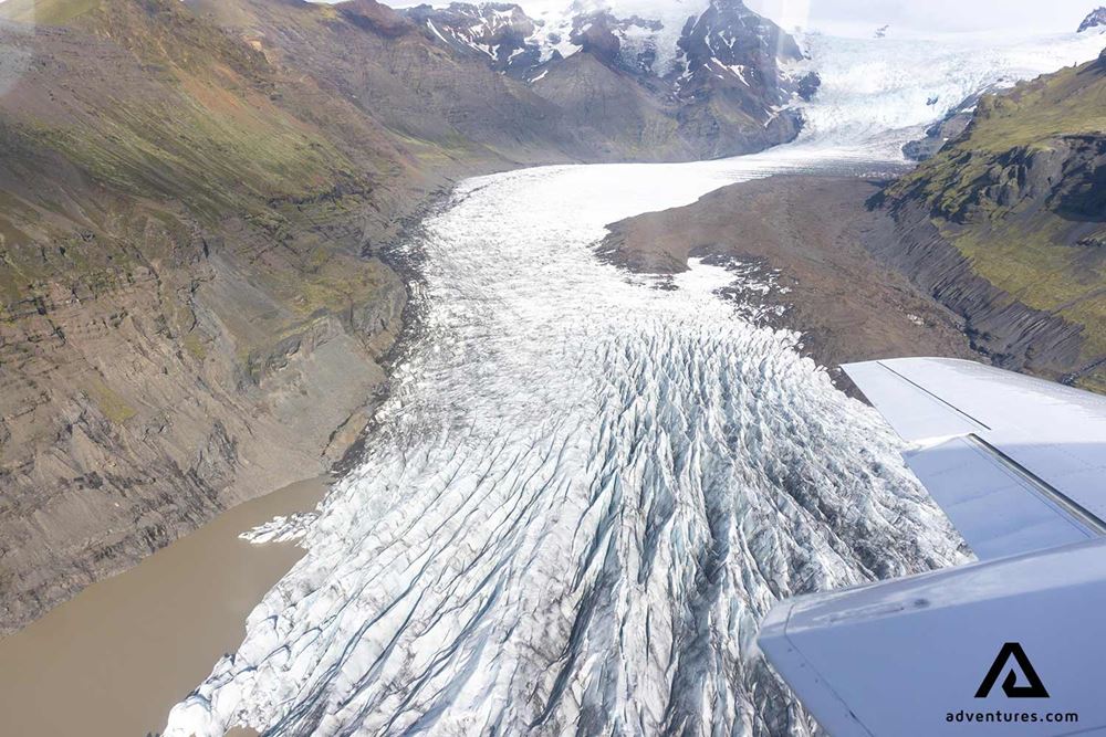 airplane view above svinafellsjokull glacier