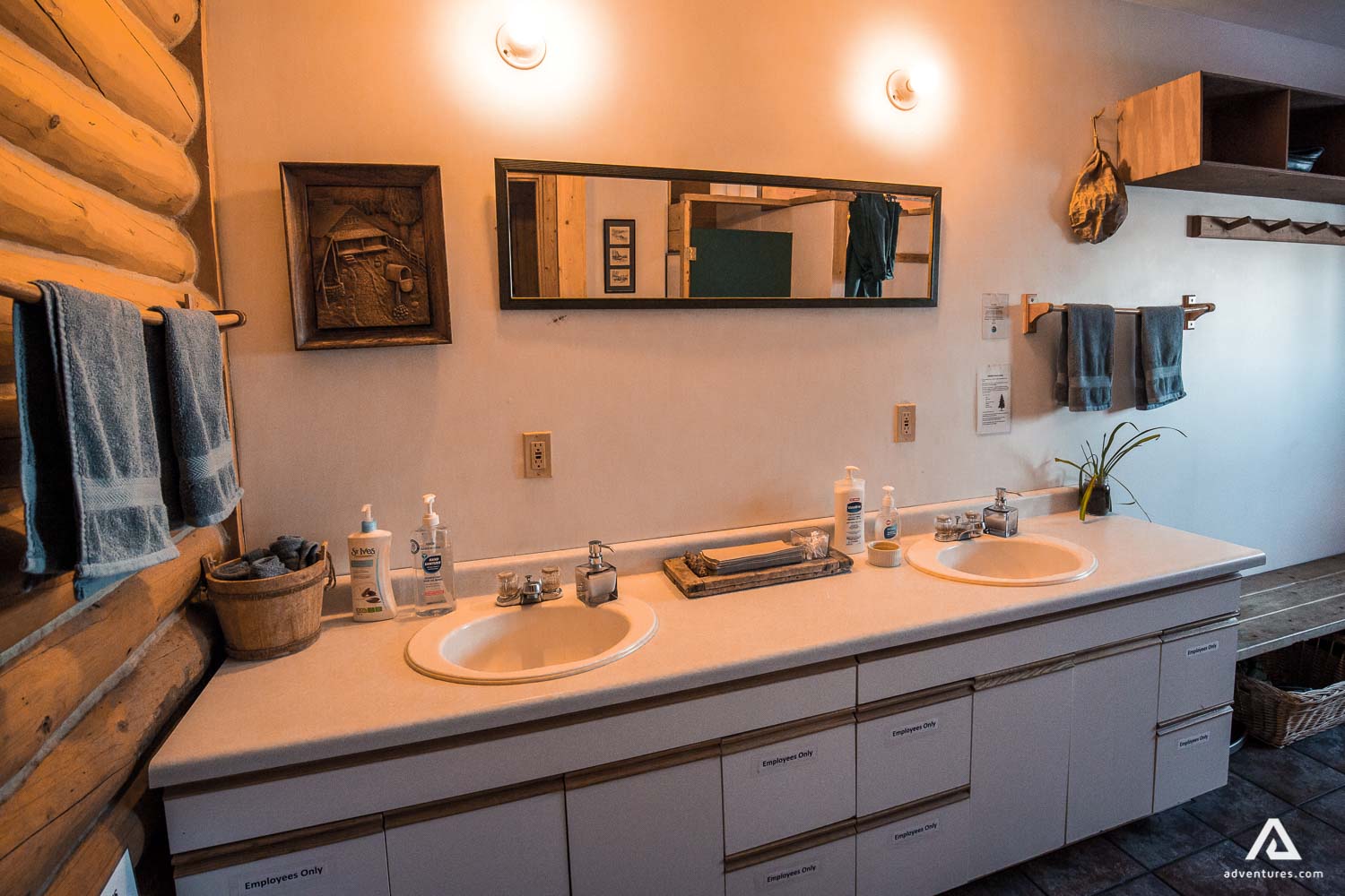 Big bathroom in the lodge