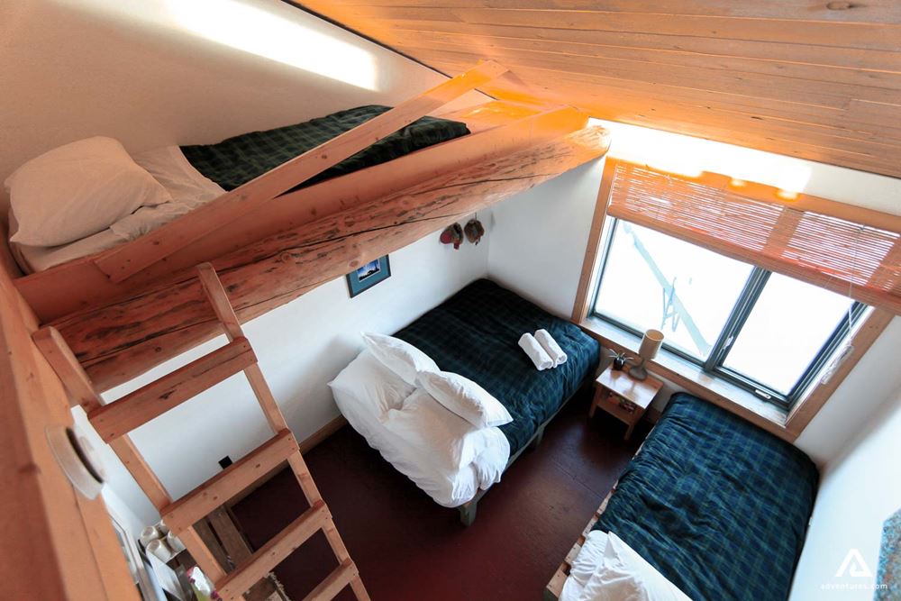 Cozy beds in lodge
