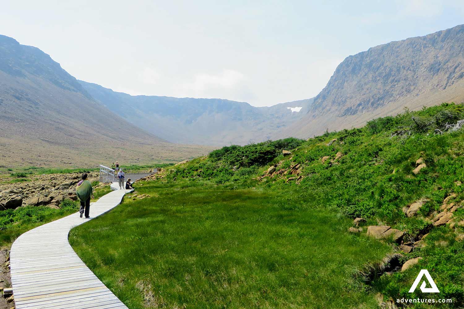 hiking path in tablelands gros morne