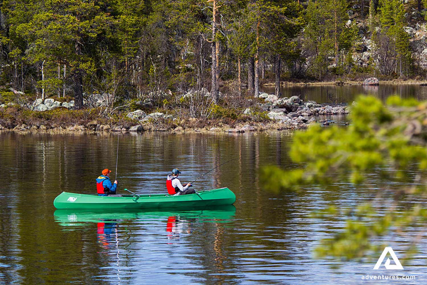 two friends canoeing in swedish lapland