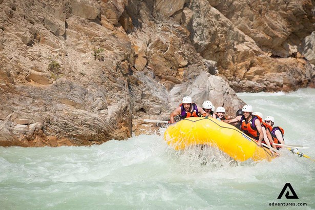 group whitewater rafting in canadian rockies