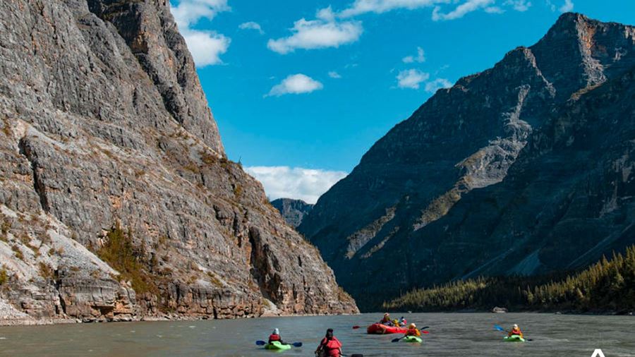 canoeing in nahanni river