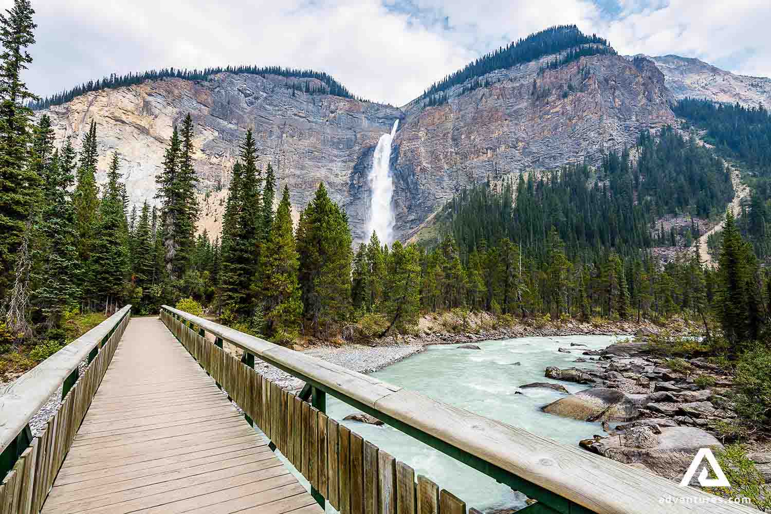 Takakkaw Falls in banff