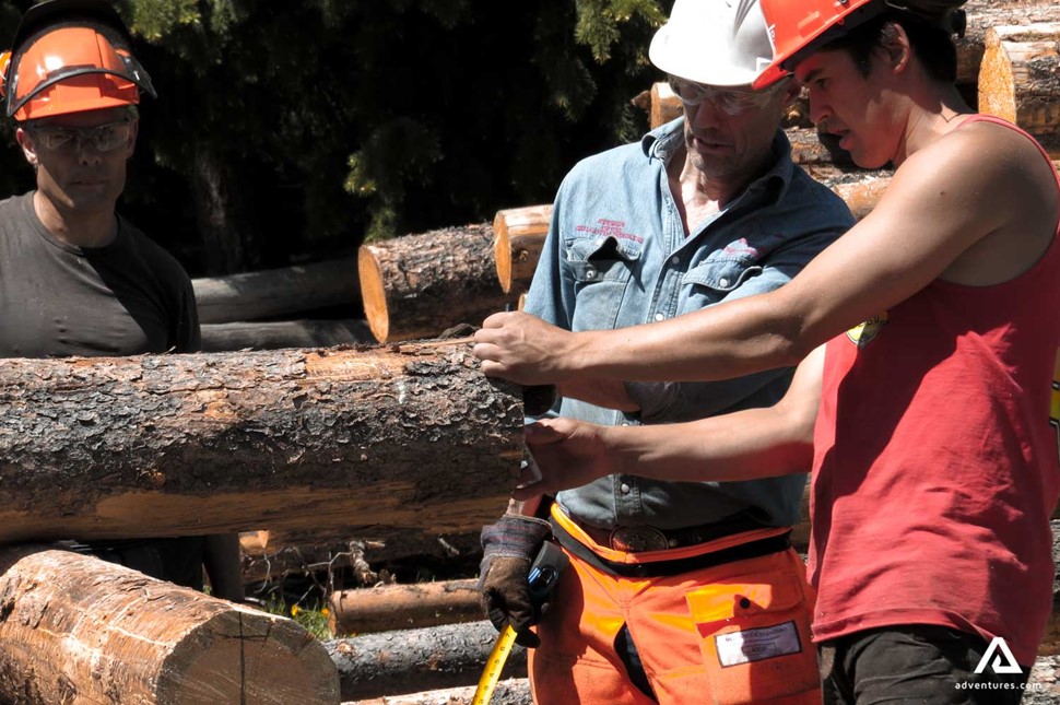 men building a log cabin