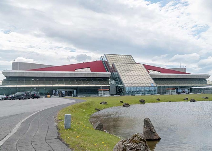 Keflavik Flughafen, der 4. Beste in Europa