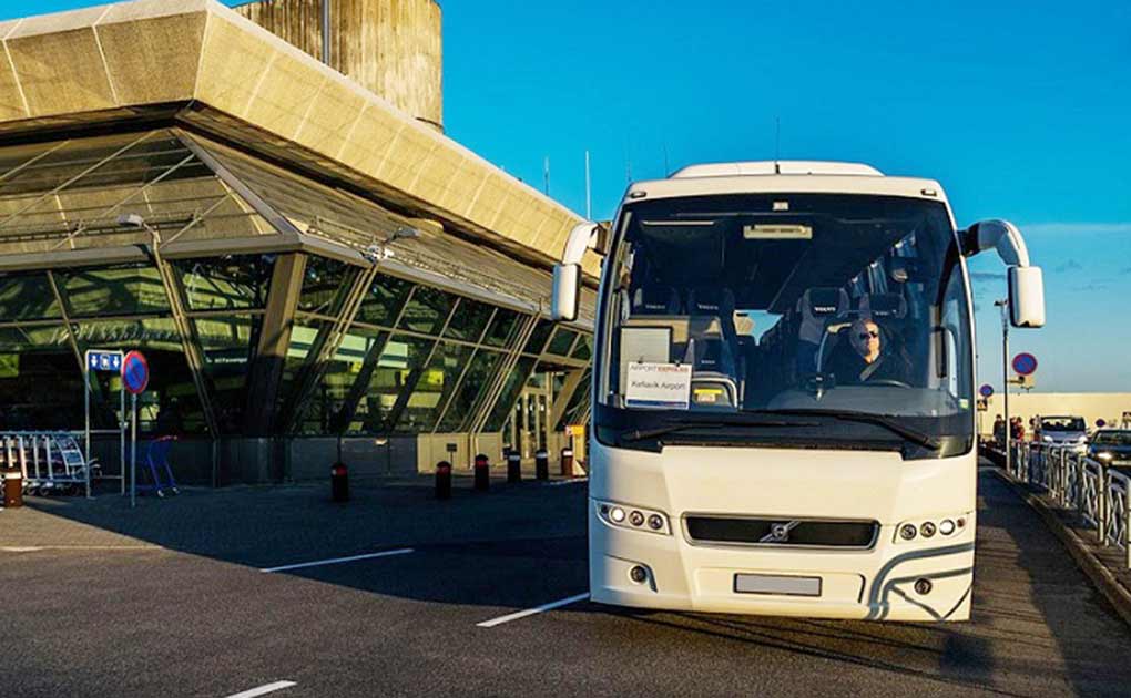 Vom Keflavik Flughafen nach Reykjavik mit Flybus