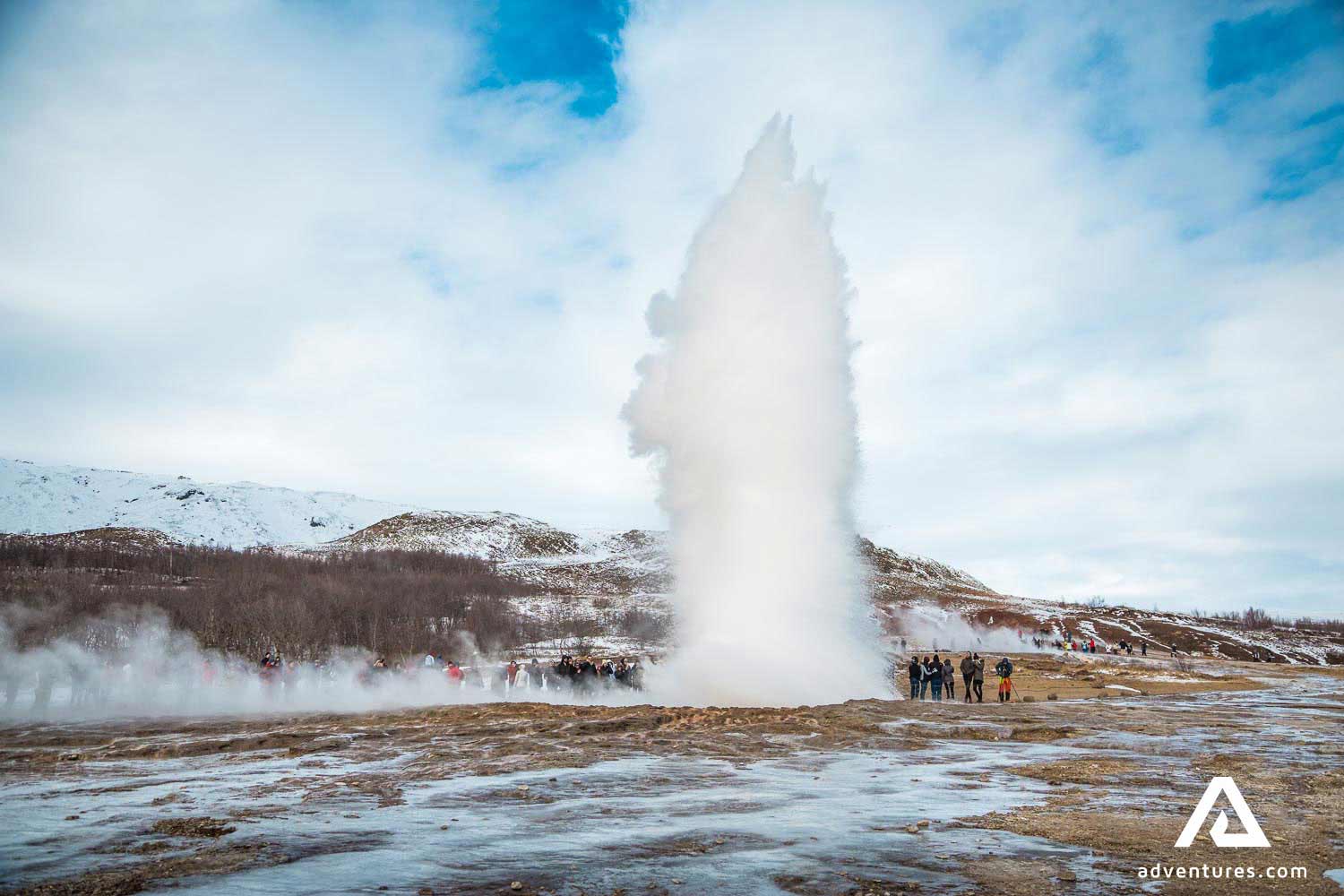eruption of geysir strokkur in winter