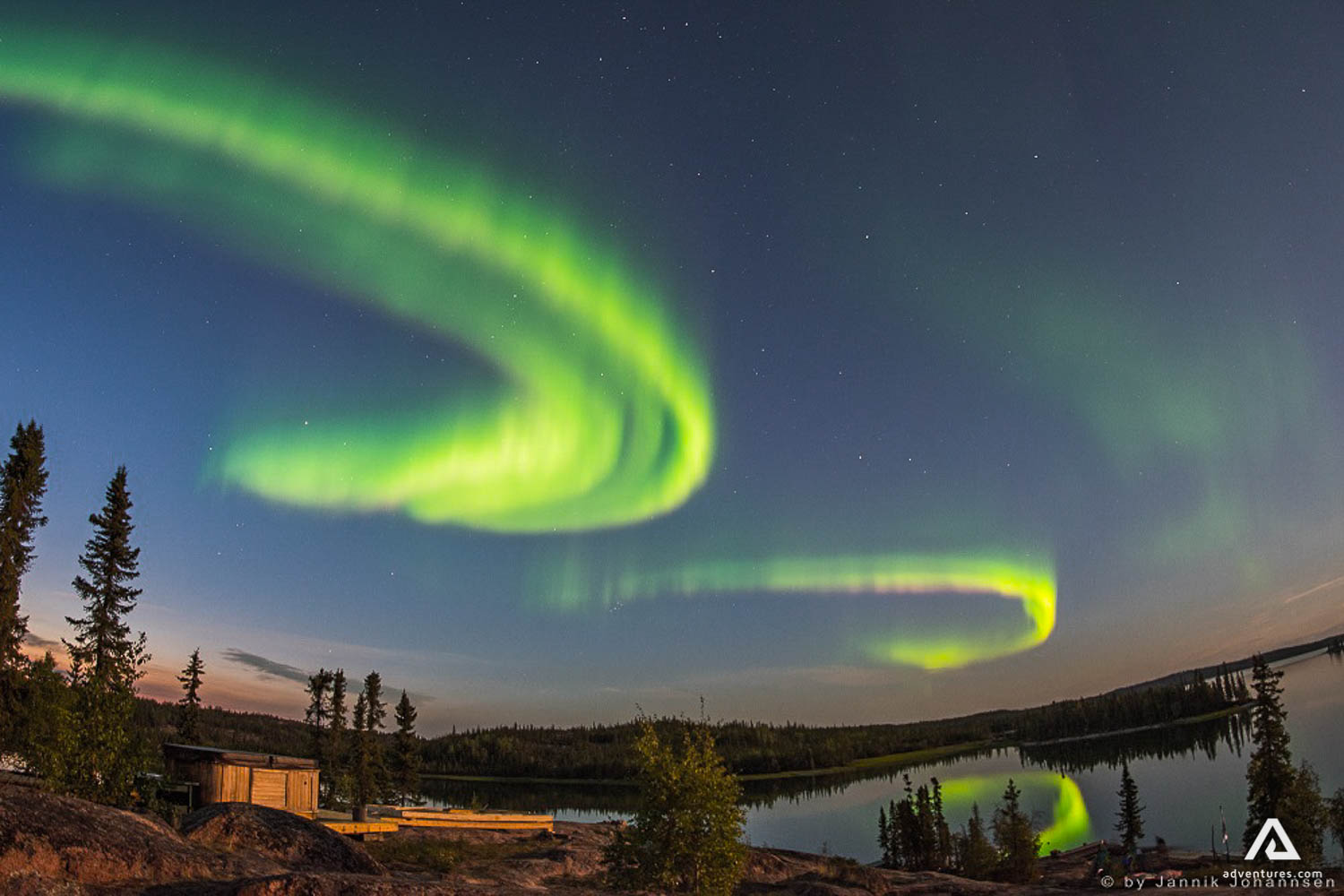 Northern lights mirror lake