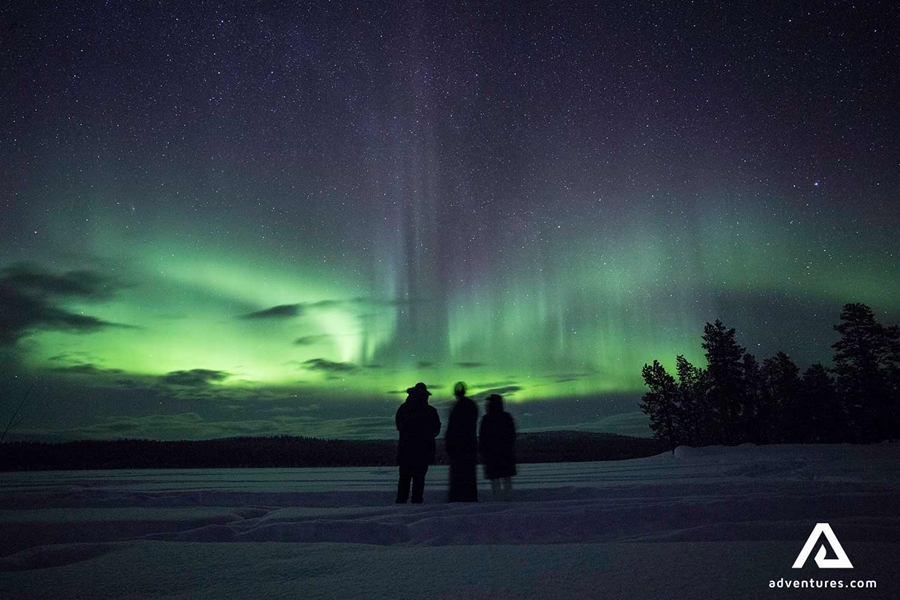 shilloutte of people watching nothern lights