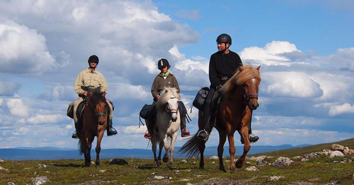 Horse riding trip on the Biellugis Trail