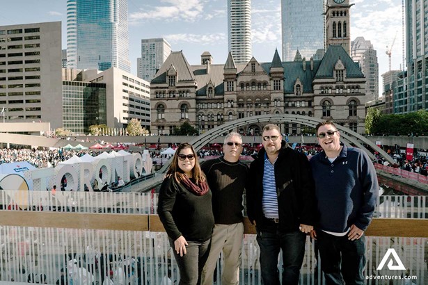 family on a sightseeing tour in toronto