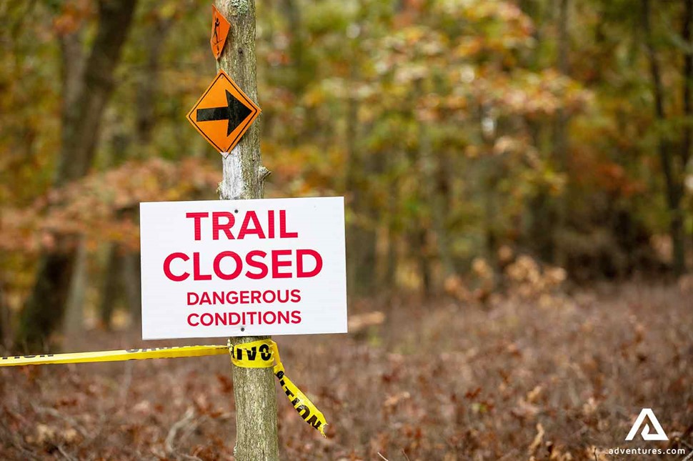 pathway sign about closed trail in canada