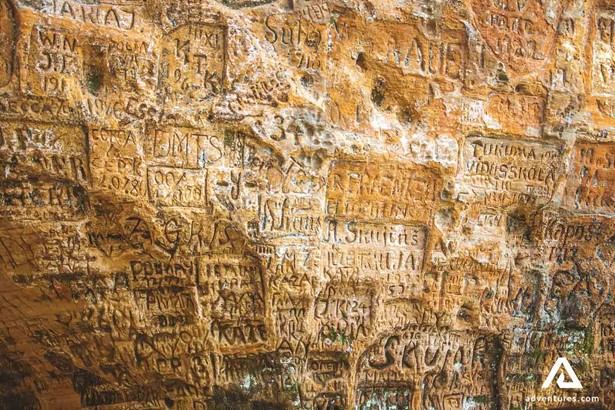 gutmanis cave carvings in sigulda