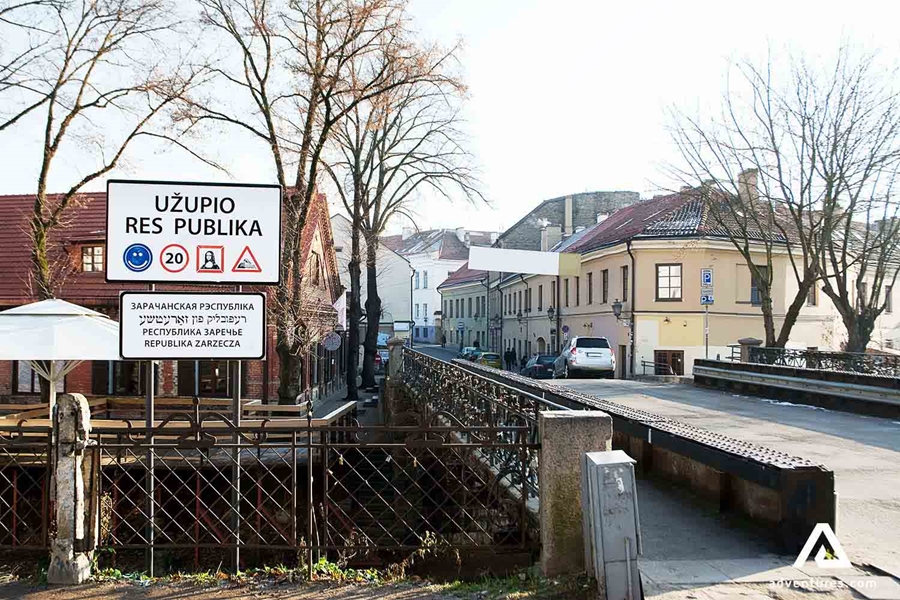 a sign near the entrance to uzupis