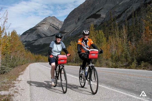 Couple on a cycle tour in Canada