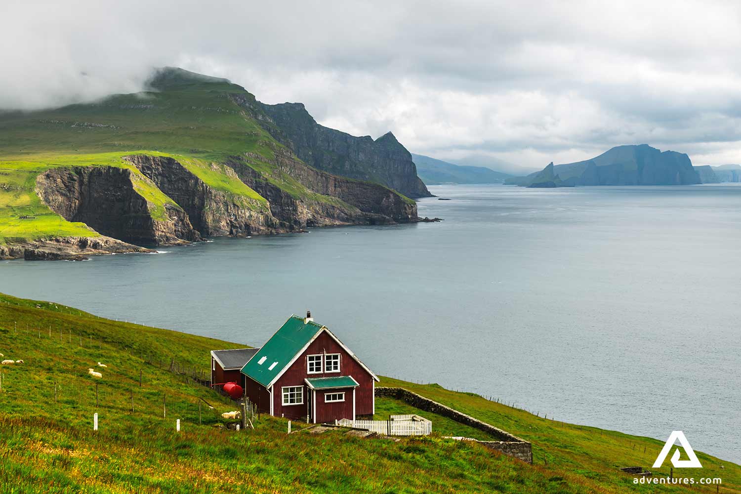 lighthouse keeper house in mykines faroe islands
