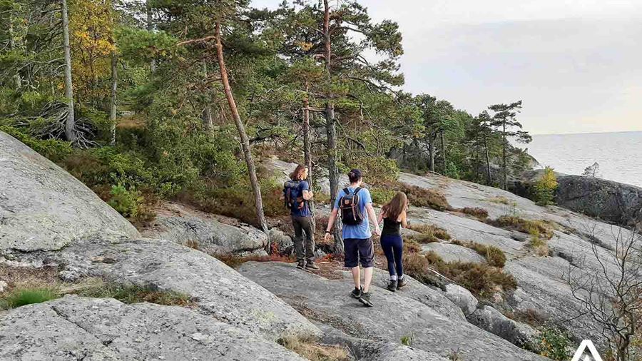 friends hiking near porkkala area