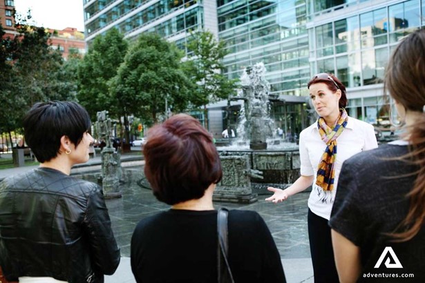 Guide on Group Sightseeing tour in montreal