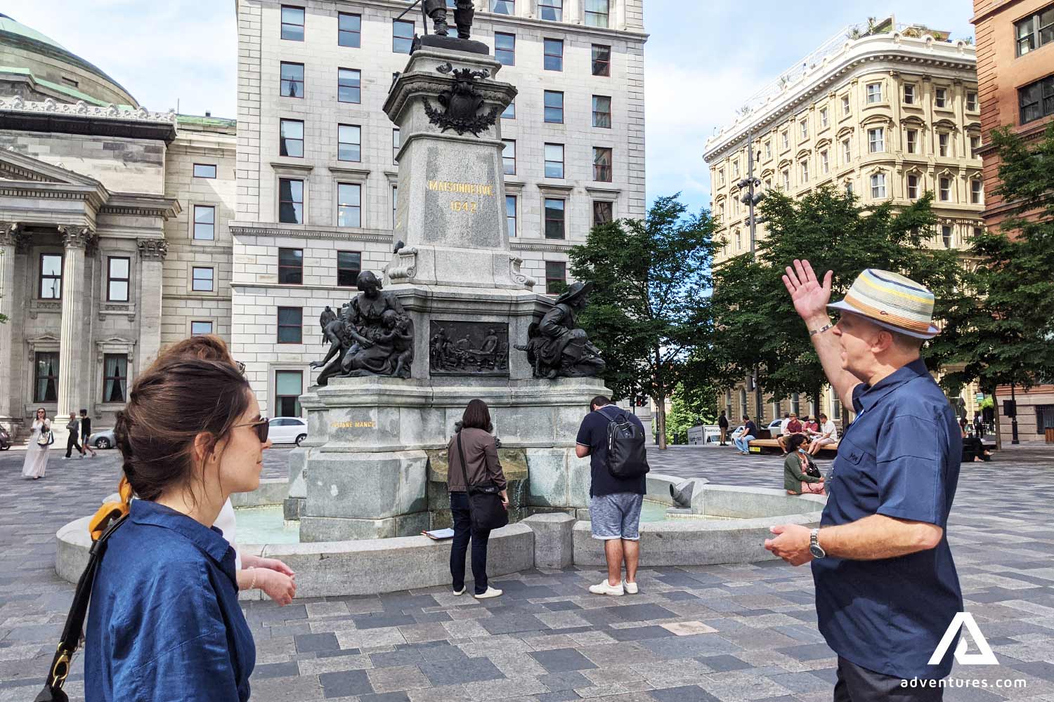 guide talking about a fountain in montreal